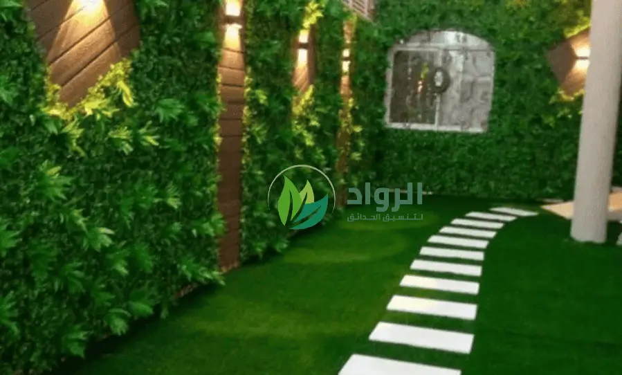 تركيب عشب جداري